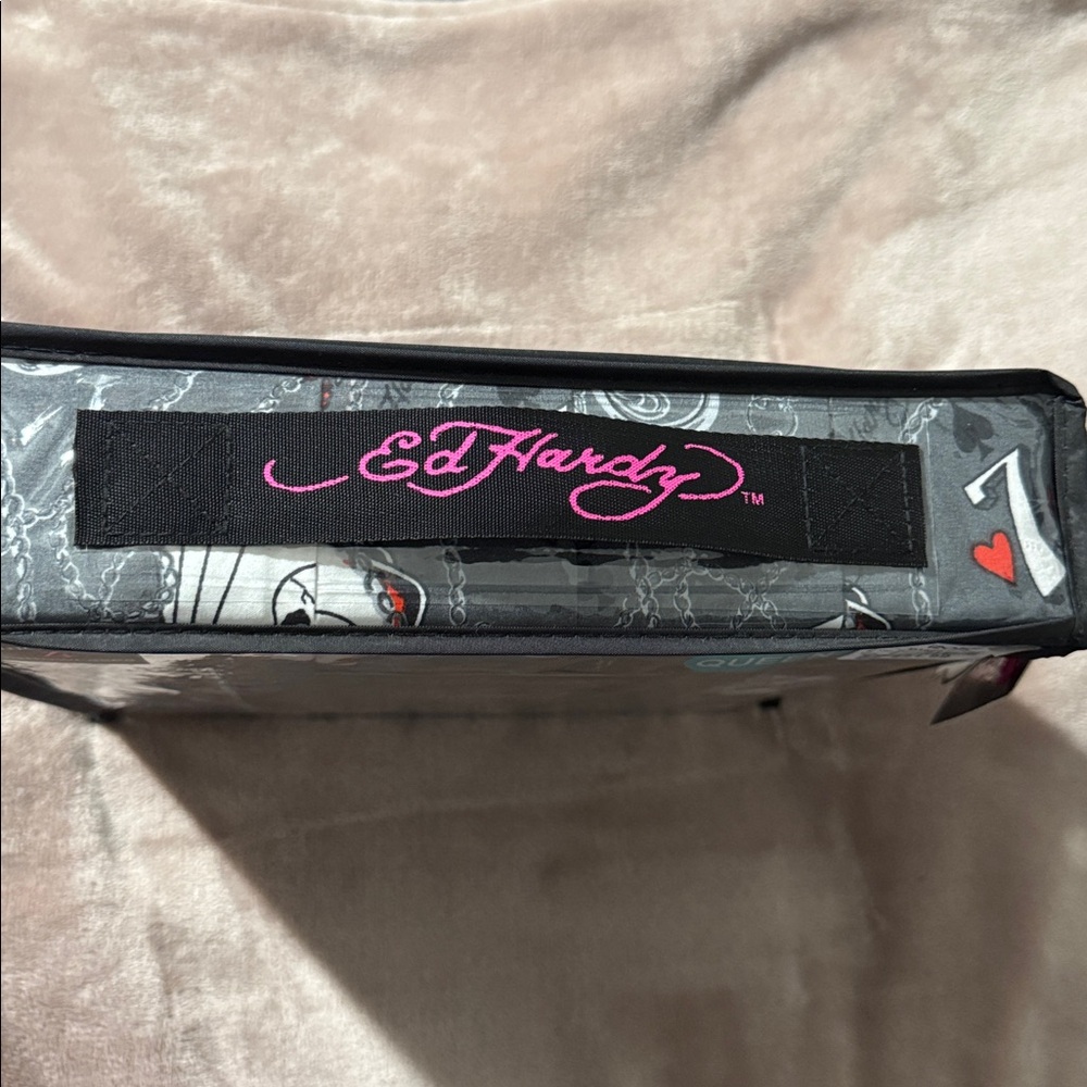 Ed Hardy 6-Piece Queen Sheet Set w/ a grey background of chains & other tattoos - Picture 3 of 10